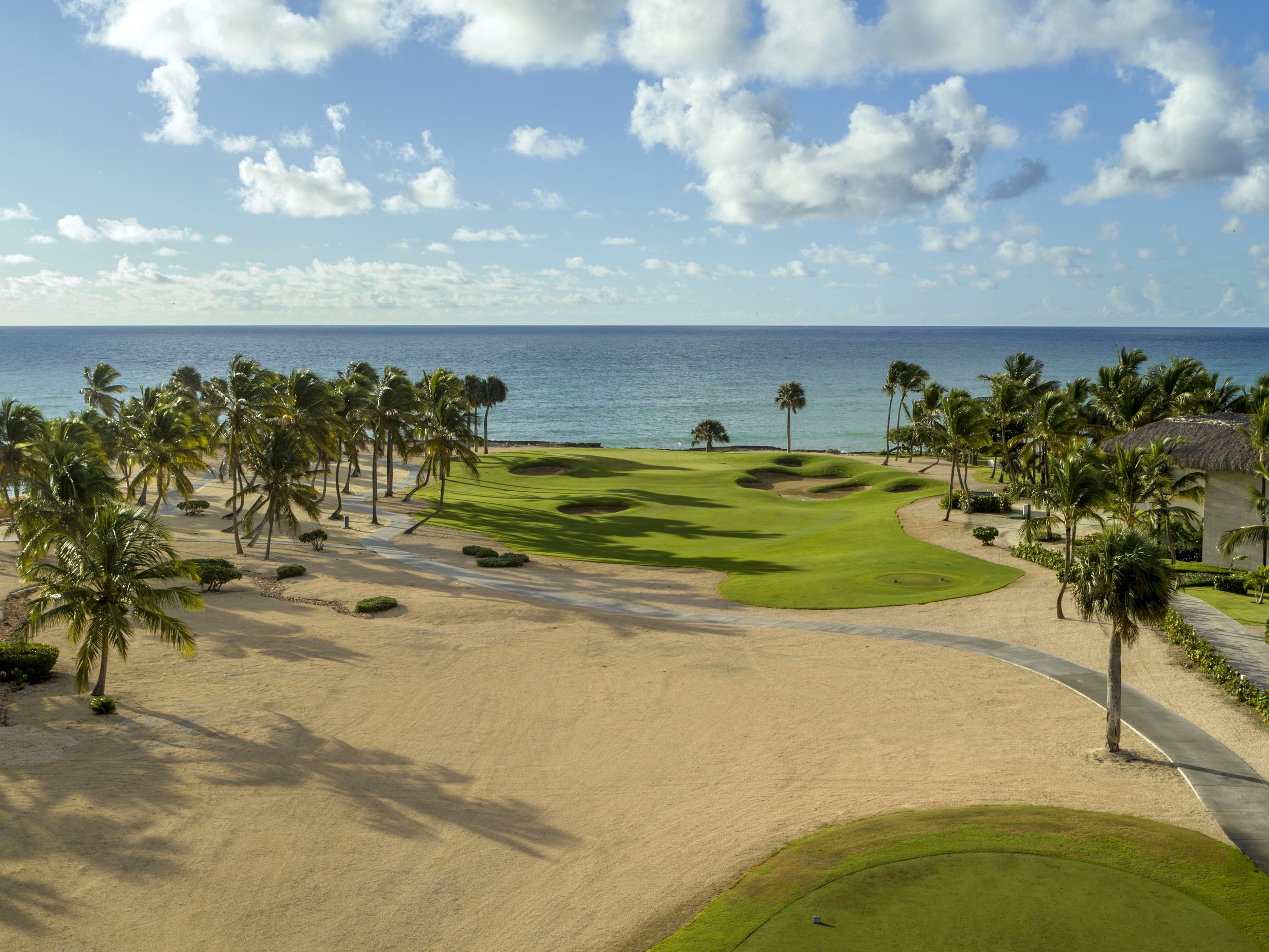 ¿Por qué elegir a República Dominicana para un viaje de golf? 5 motivos que la hacen irresistible.